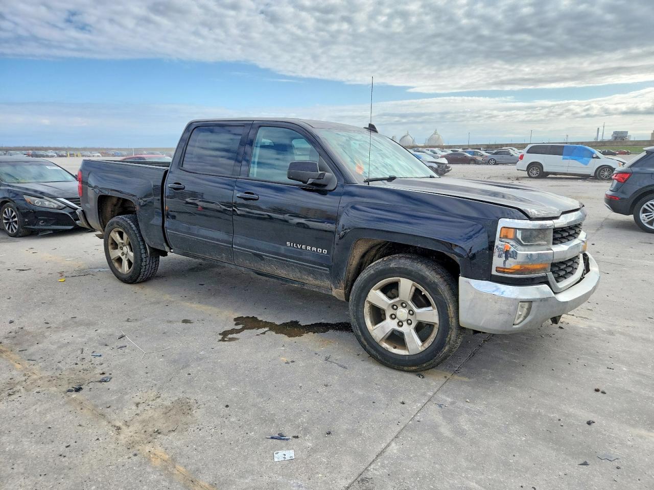 2017 CHEVROLET SILVERADO C1500 LT photo 4