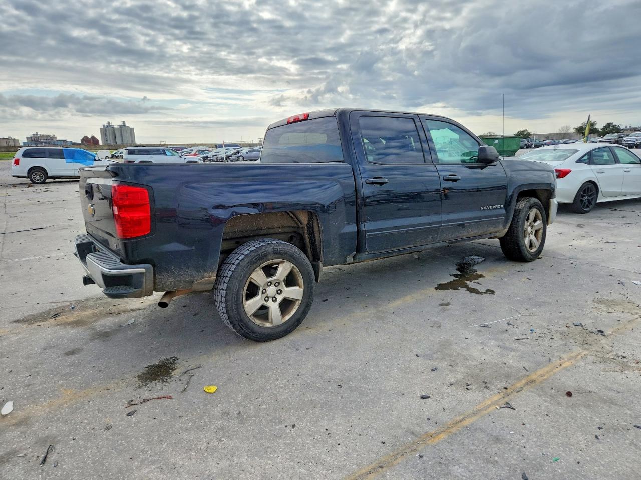 2017 CHEVROLET SILVERADO C1500 LT photo 3