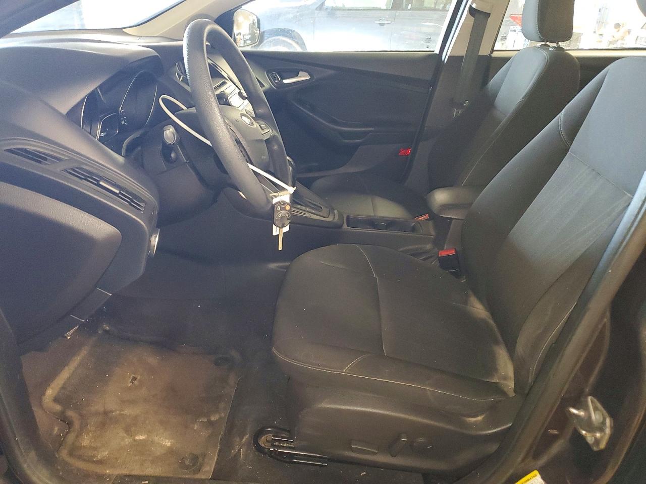 2015 FORD FOCUS SE photo 7