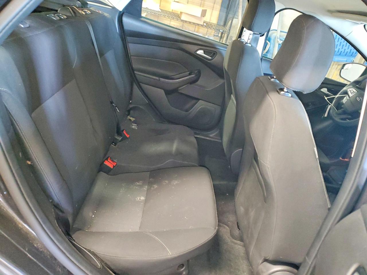 2015 FORD FOCUS SE photo 10