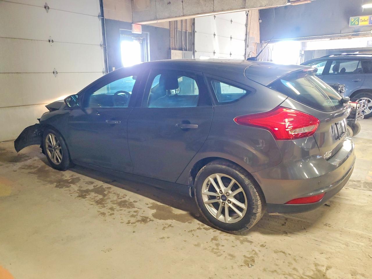 2015 FORD FOCUS SE photo 2