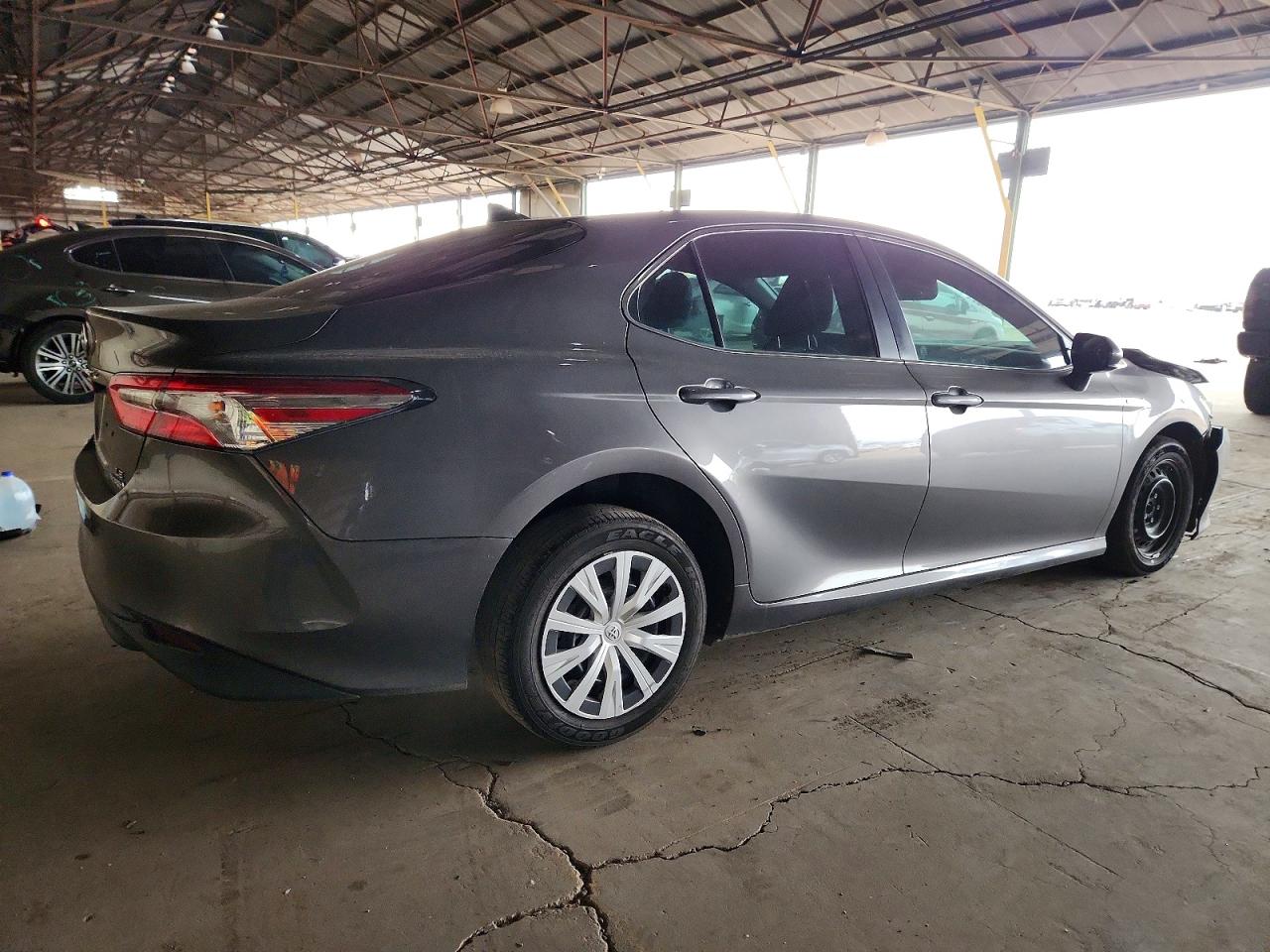 2020 TOYOTA CAMRY LE photo 3