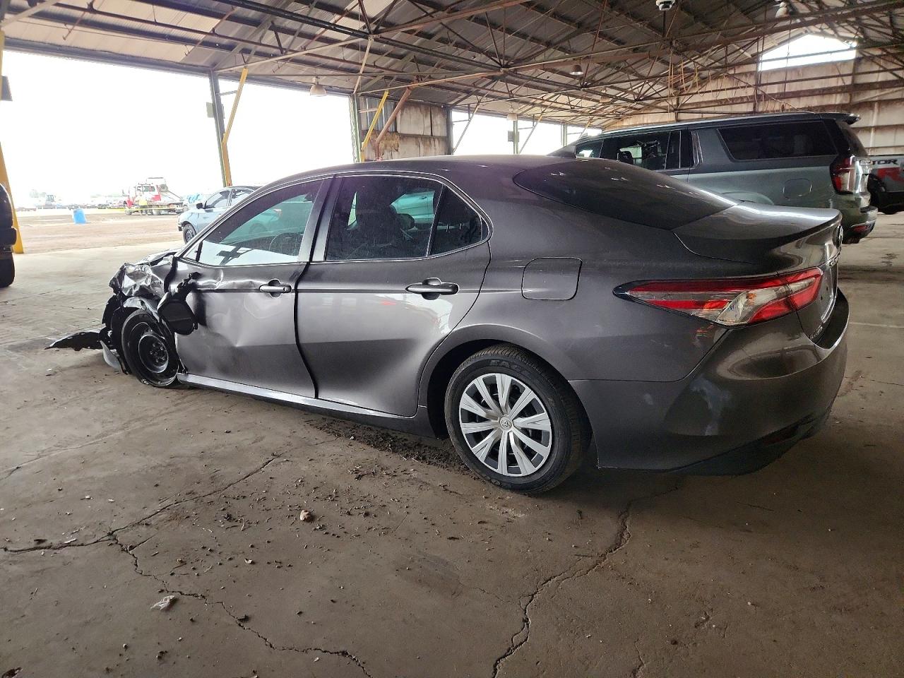 2020 TOYOTA CAMRY LE photo 2