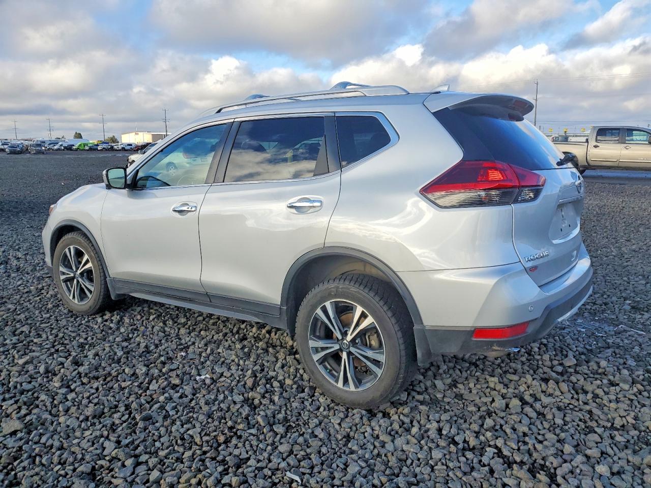 2020 NISSAN ROGUE S photo 2