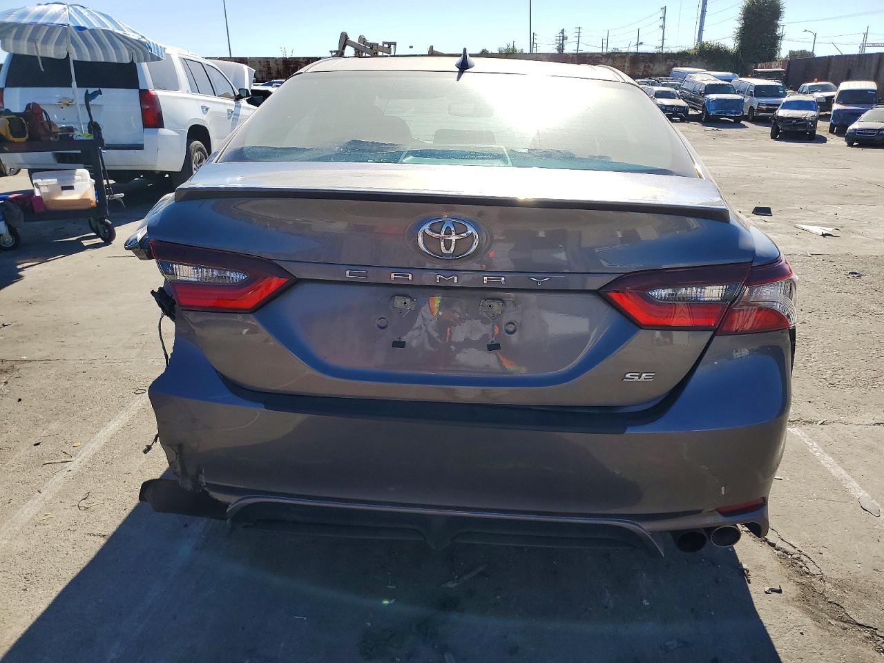 2021 TOYOTA CAMRY SE photo 6