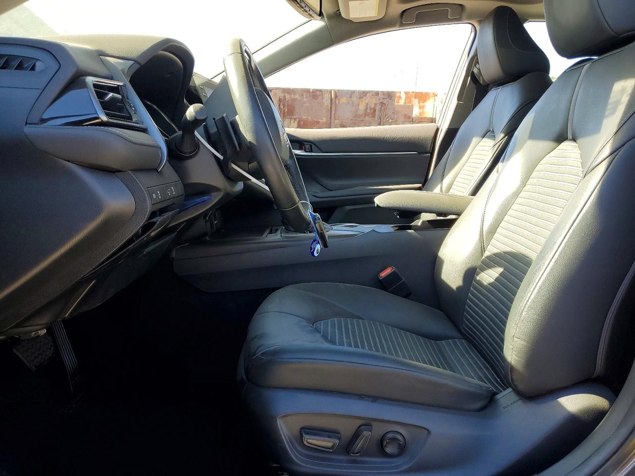 2021 TOYOTA CAMRY SE photo 7