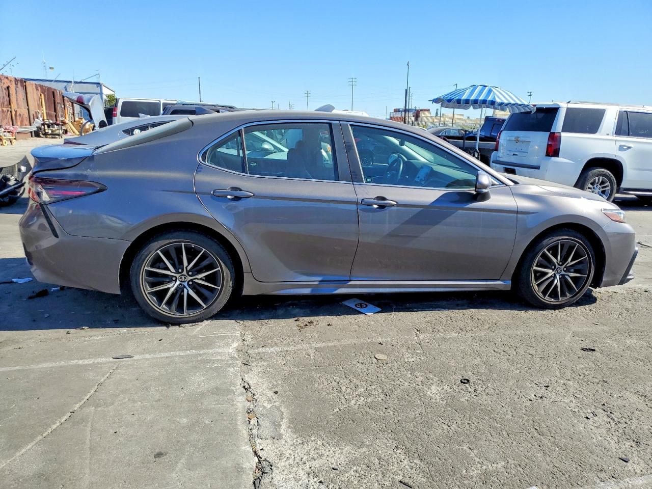 2021 TOYOTA CAMRY SE photo 3