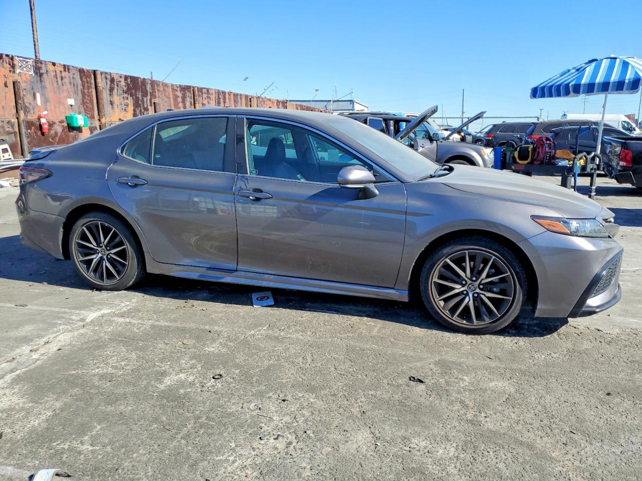 2021 TOYOTA CAMRY SE photo 4
