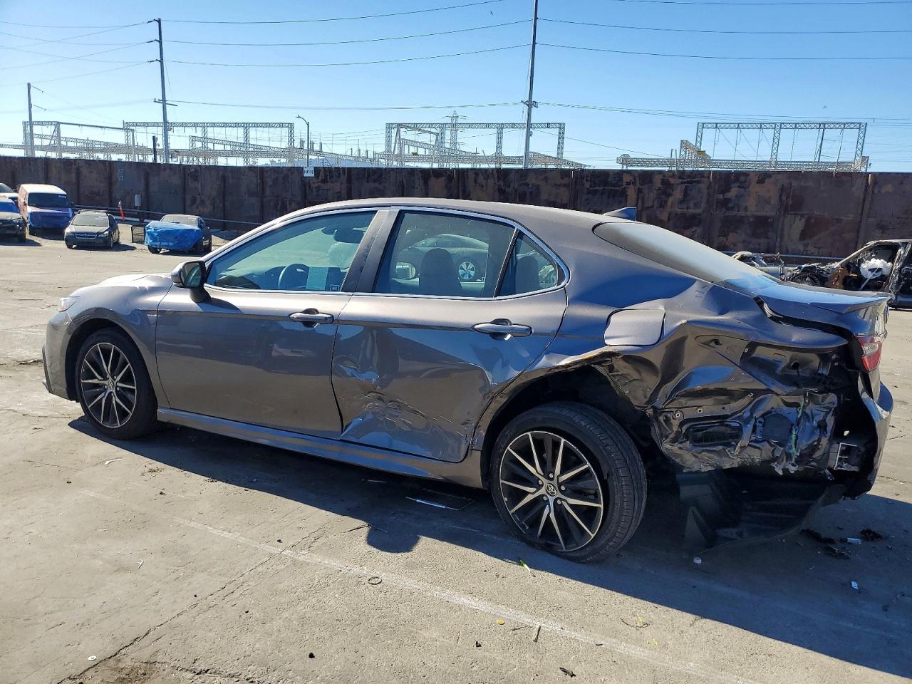 2021 TOYOTA CAMRY SE photo 2