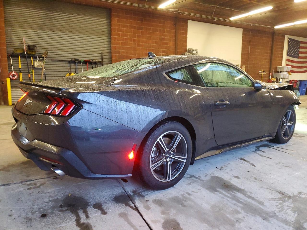 2024 FORD MUSTANG photo 3