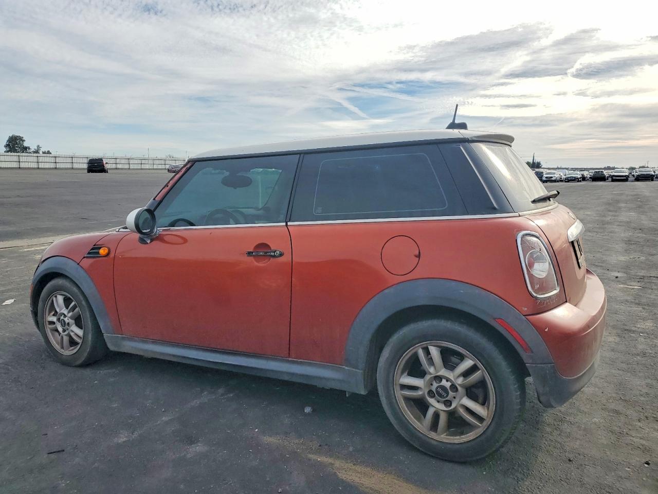 2011 MINI COOPER photo 2