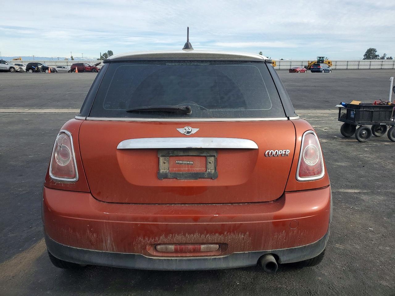2011 MINI COOPER photo 6