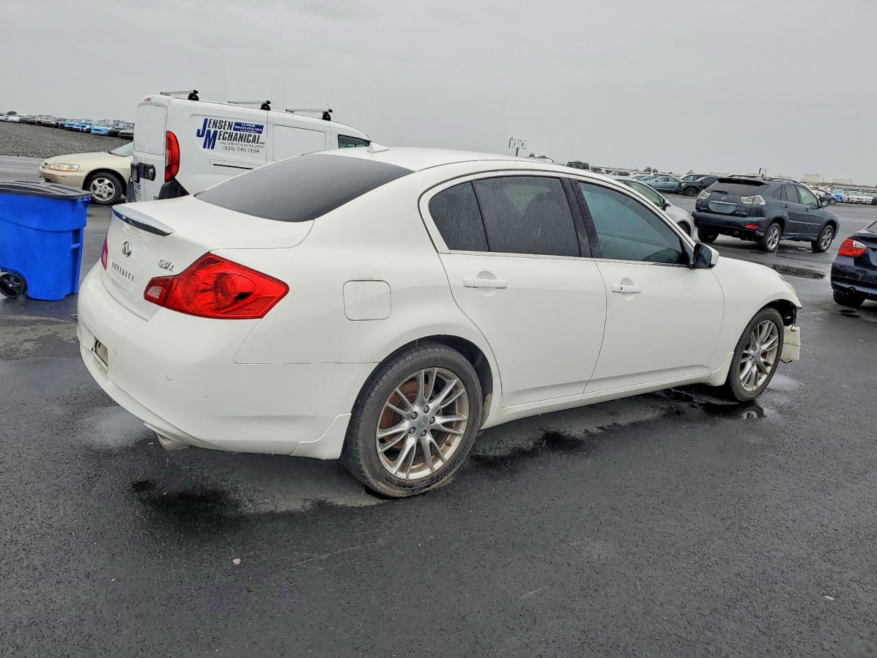 2012 INFINITI G37 photo 5