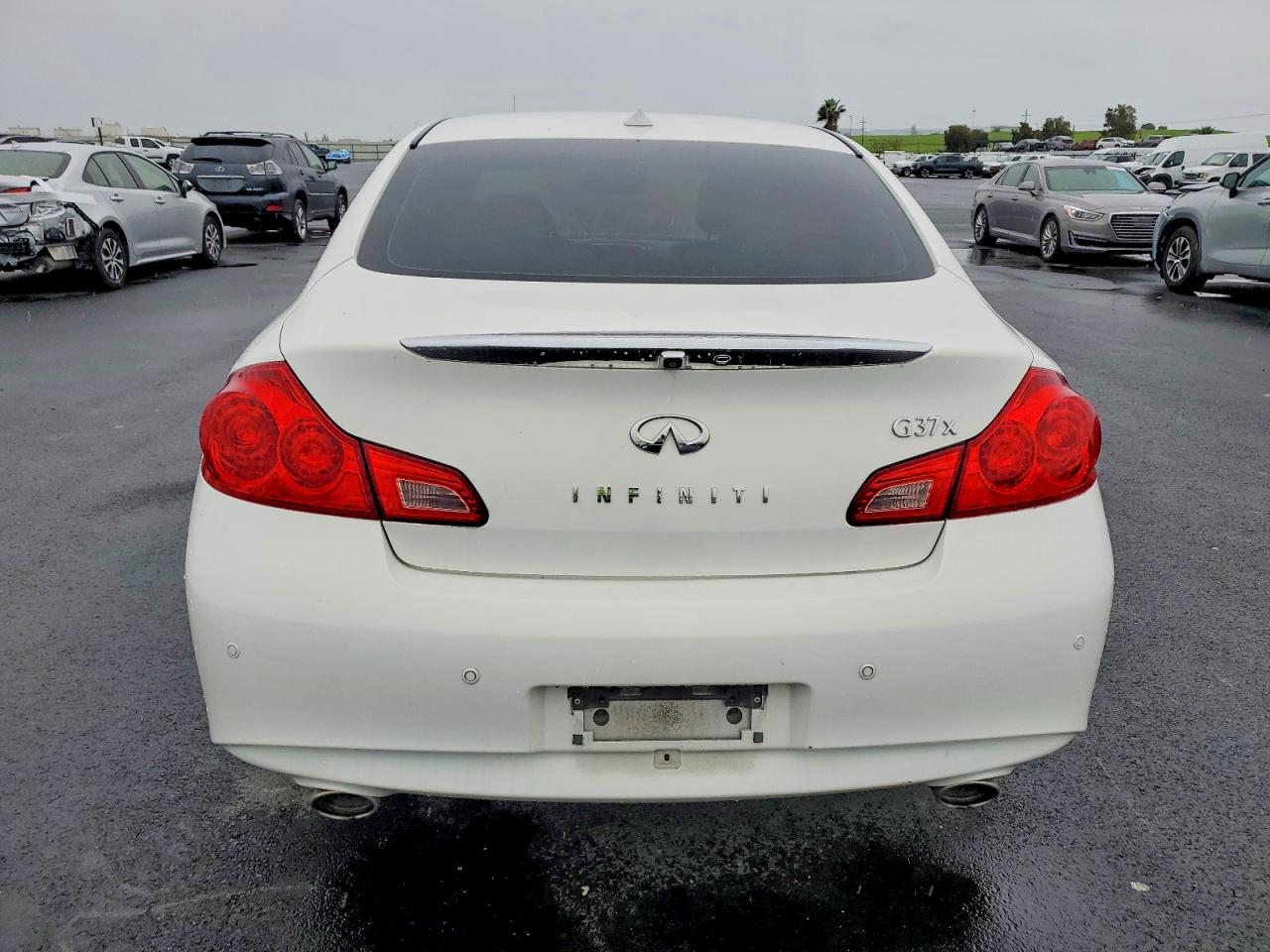 2012 INFINITI G37 photo 11