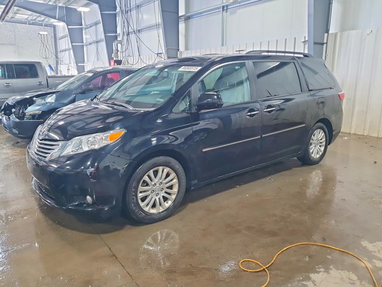 2015 TOYOTA SIENNA