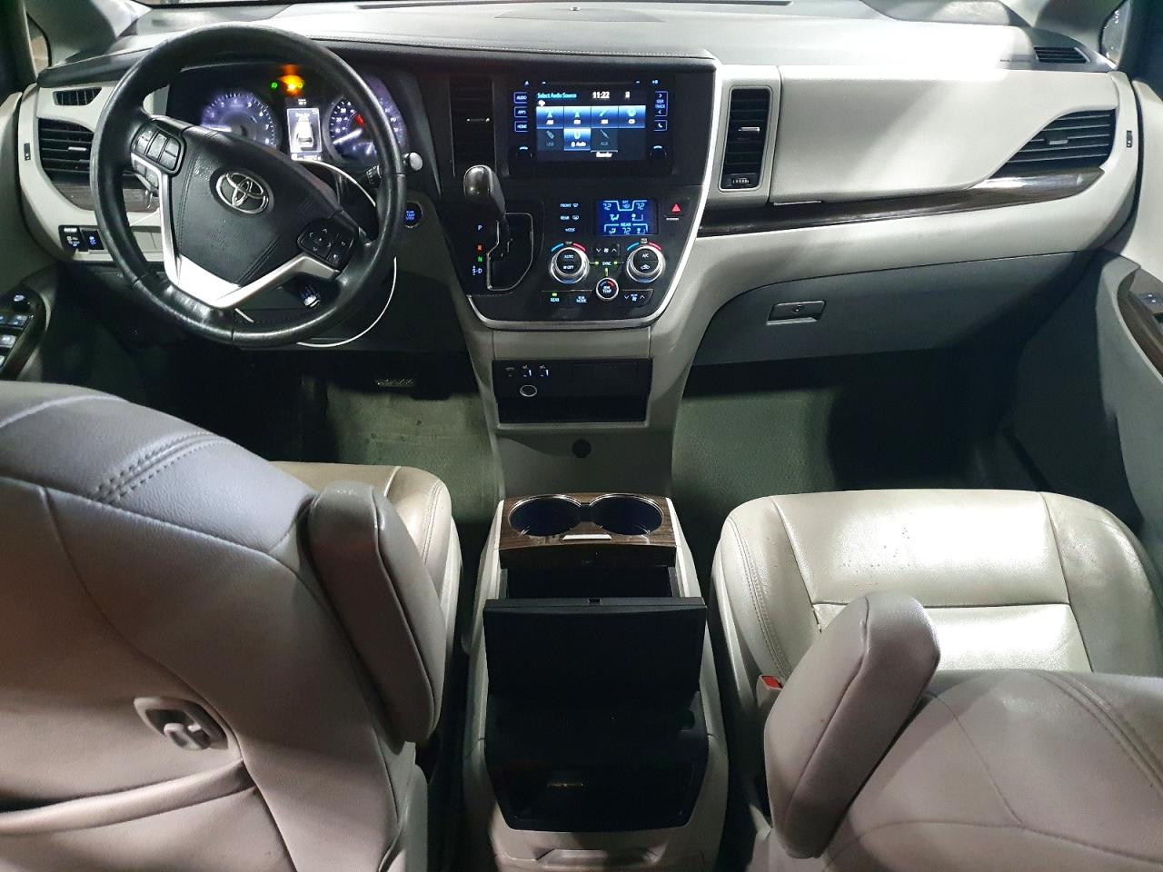 2015 TOYOTA SIENNA XLE photo 15