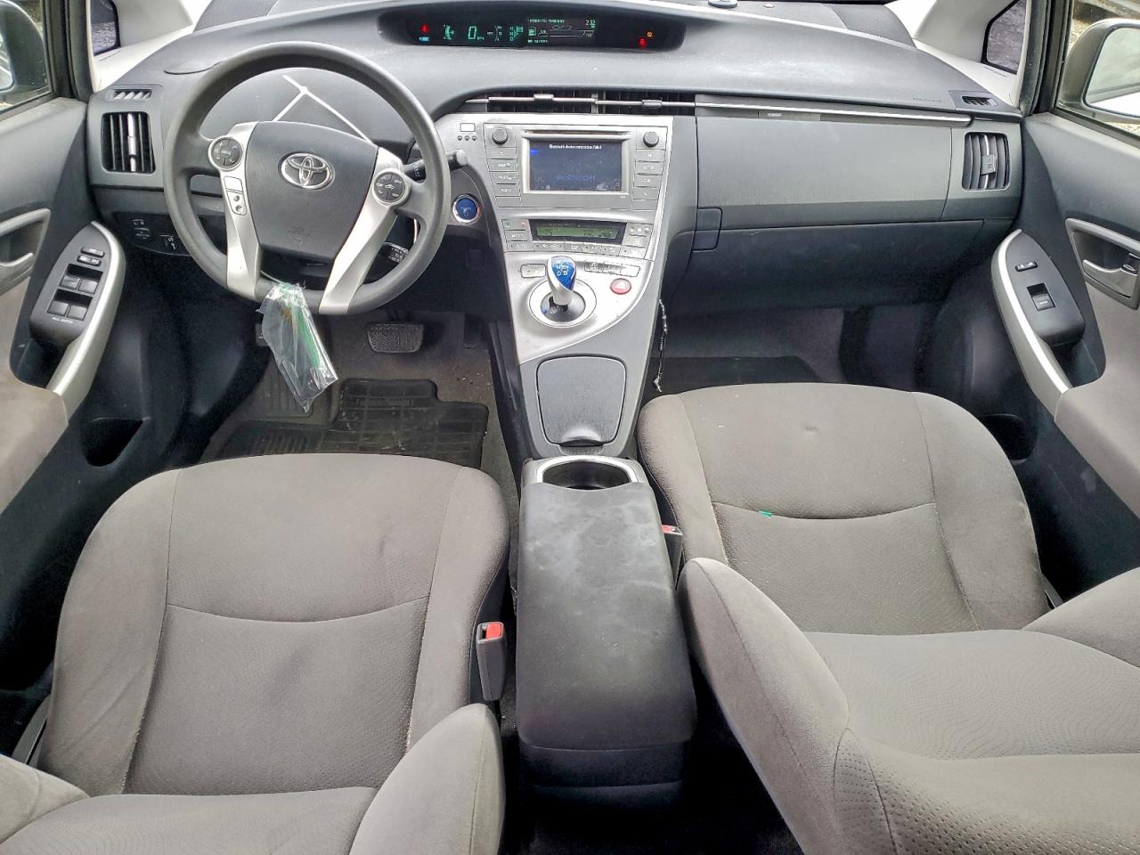 2015 TOYOTA PRIUS photo 8