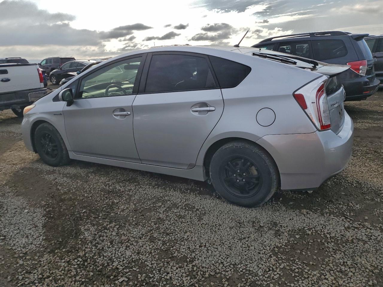2015 TOYOTA PRIUS photo 2
