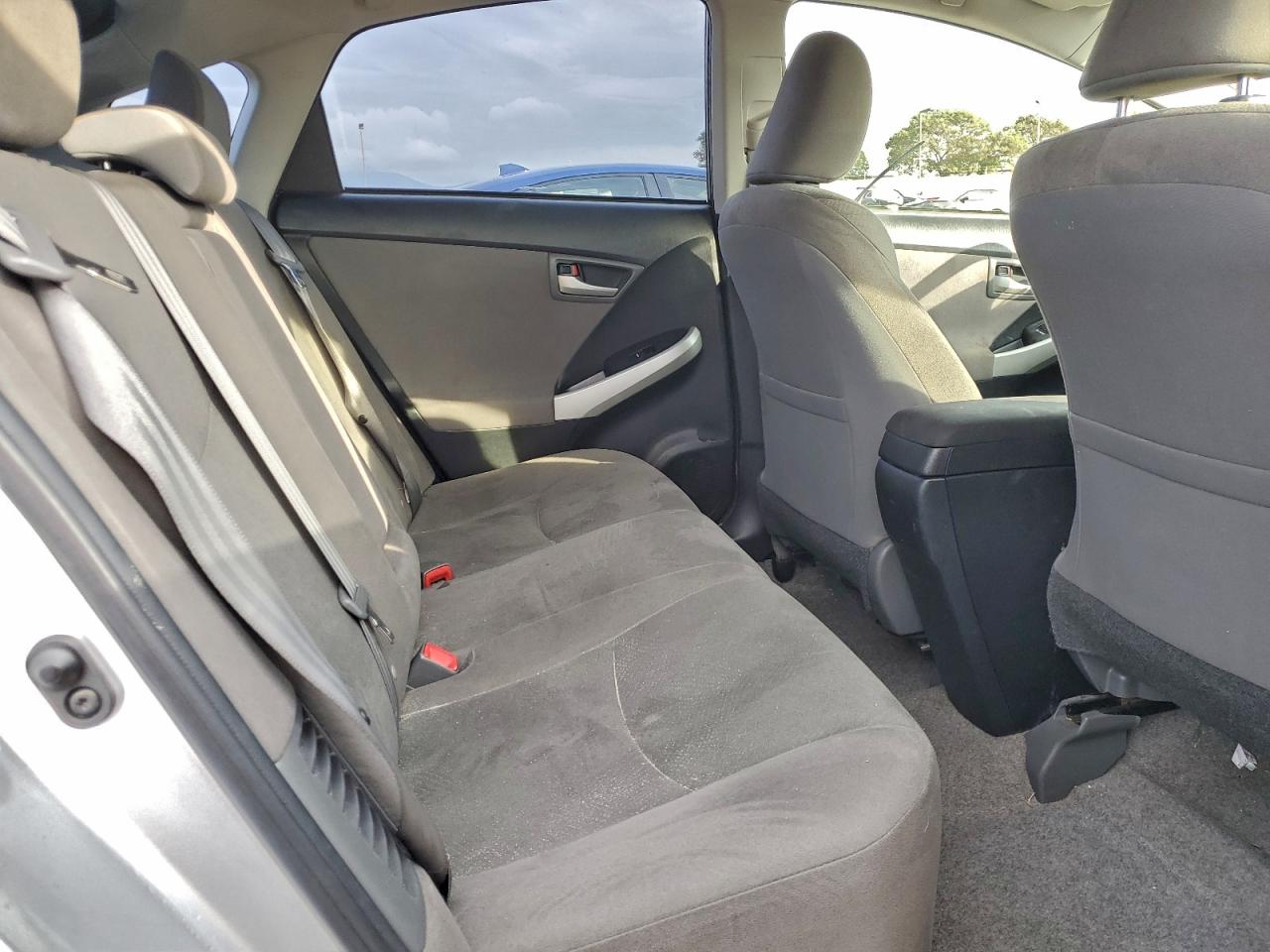 2015 TOYOTA PRIUS photo 10