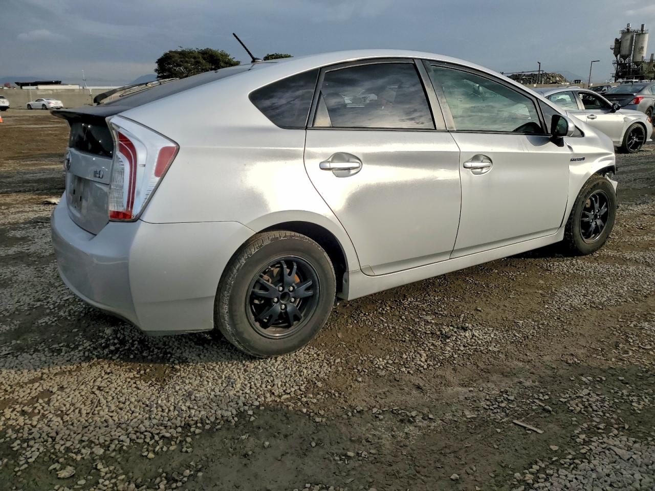 2015 TOYOTA PRIUS photo 3