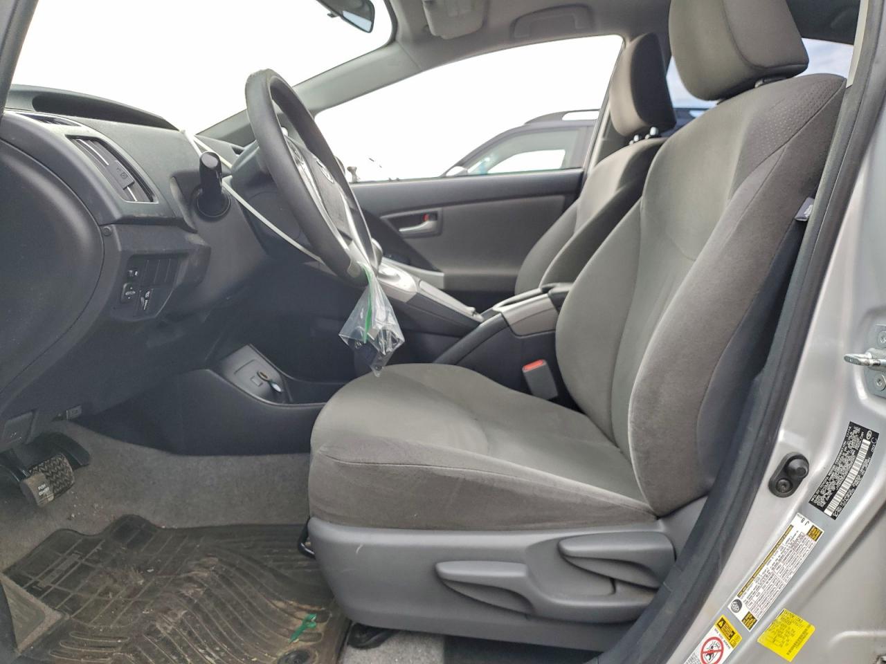2015 TOYOTA PRIUS photo 7