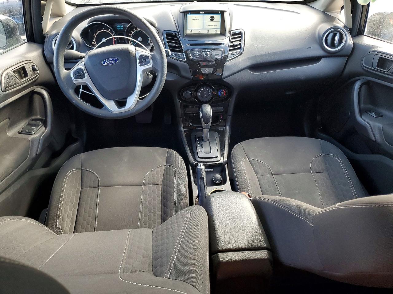 2019 FORD FIESTA SE photo 8