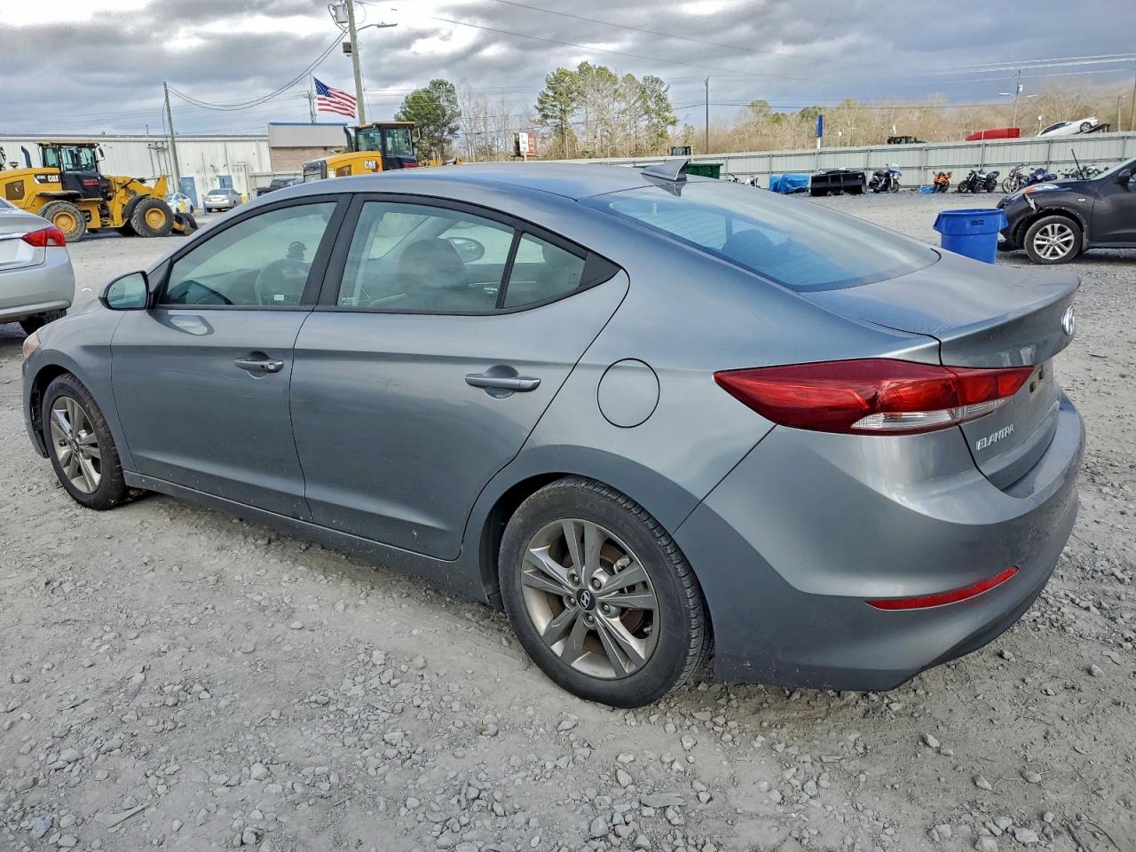 2018 HYUNDAI ELANTRA photo 2