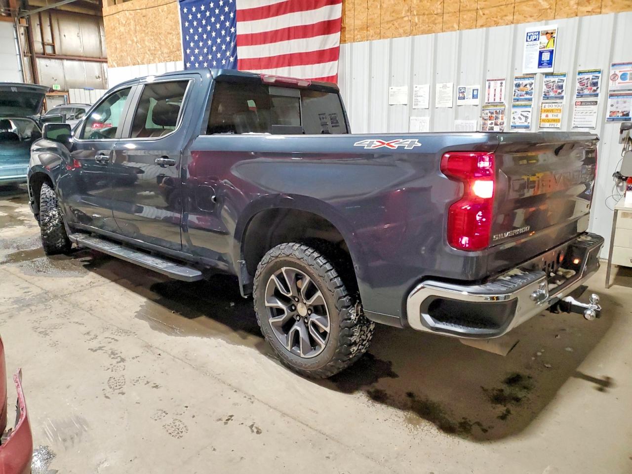 2020 CHEVROLET SILVERADO K1500 LT photo 2