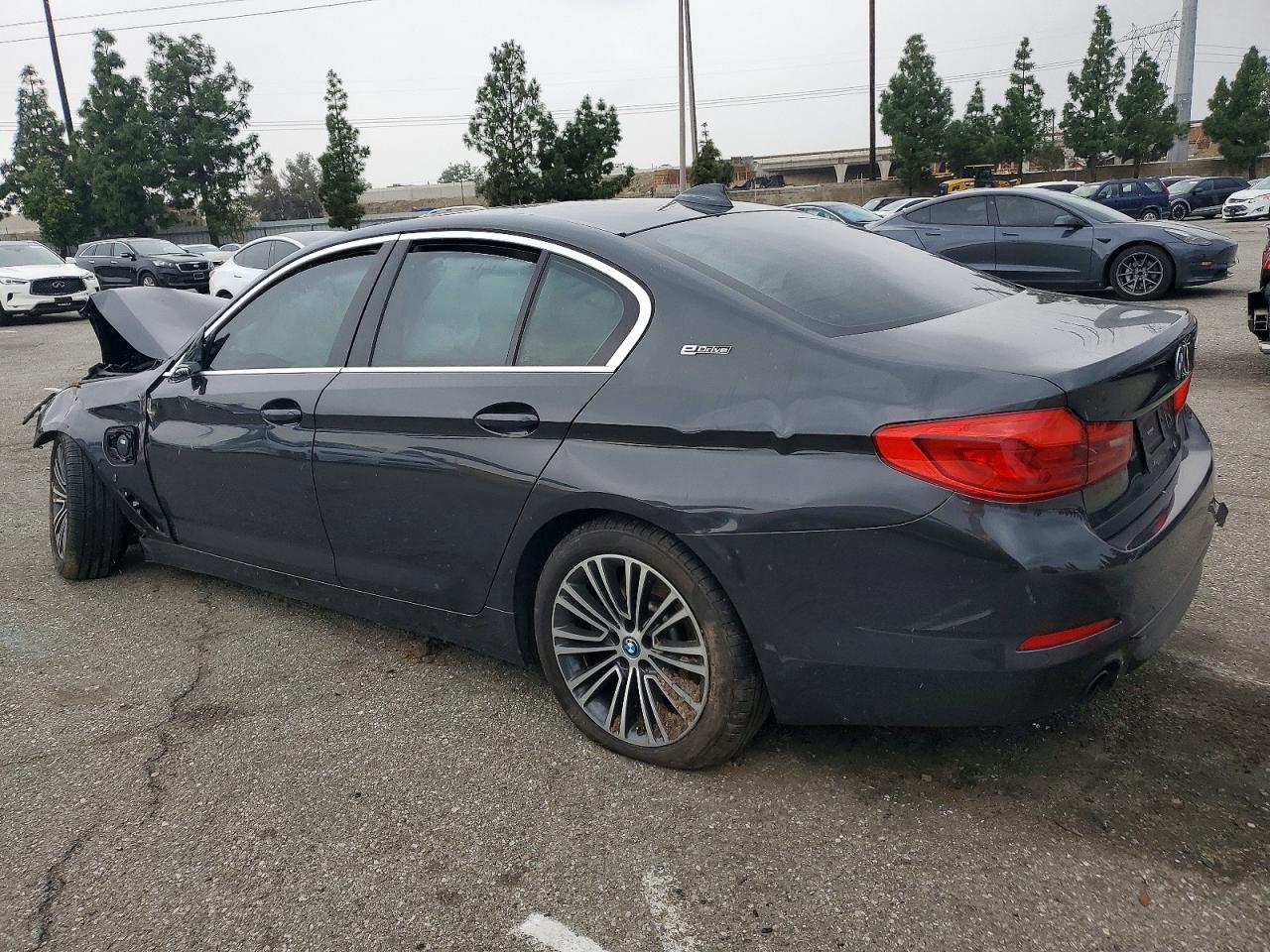 2019 BMW 530E photo 2