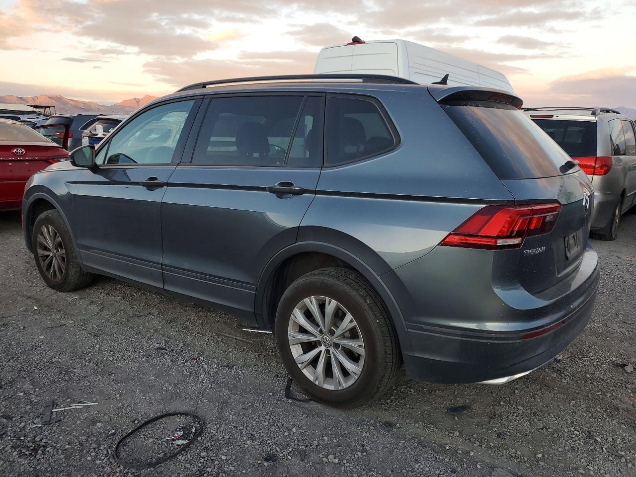 2020 VOLKSWAGEN TIGUAN S photo 3