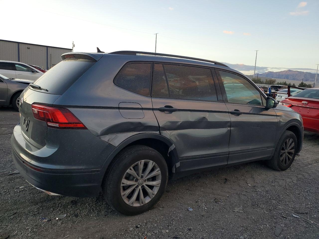 2020 VOLKSWAGEN TIGUAN S photo 5