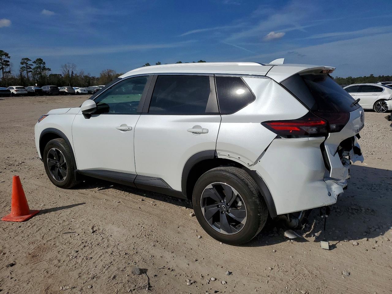 2024 NISSAN ROGUE SV photo 2