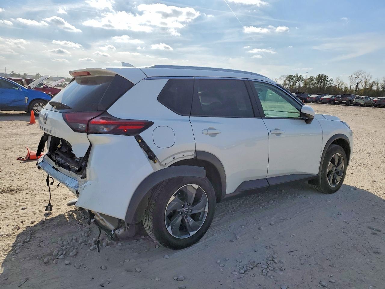 2024 NISSAN ROGUE SV photo 3