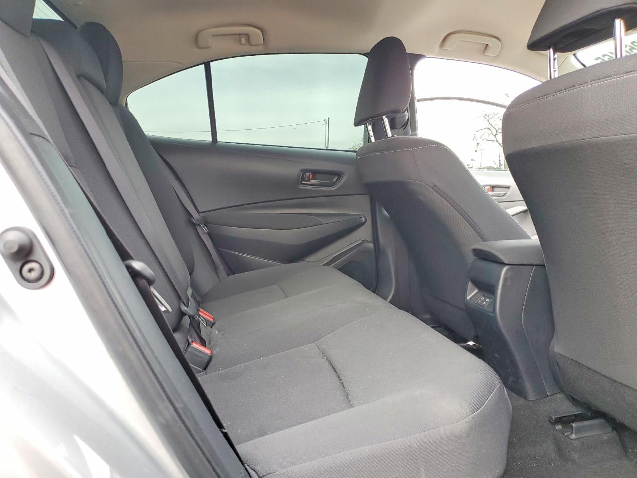 2025 TOYOTA COROLLA LE photo 10