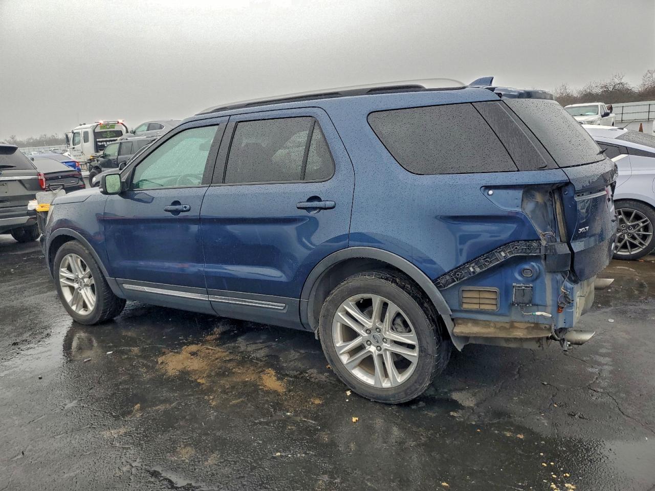 2016 FORD EXPLORER XLT photo 2