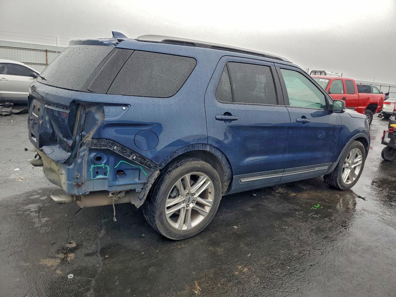 2016 FORD EXPLORER XLT photo 3