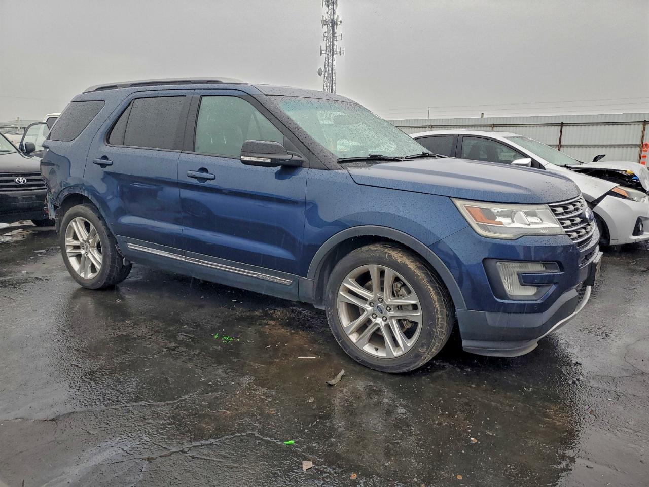 2016 FORD EXPLORER XLT photo 4