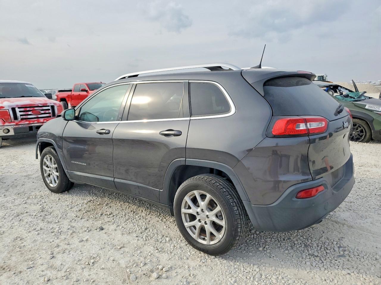 2017 JEEP CHEROKEE LATITUDE photo 2