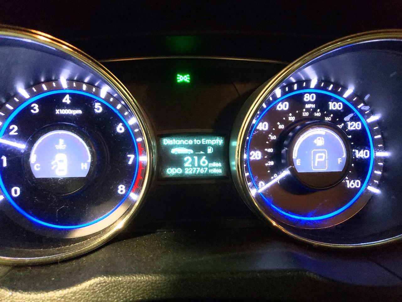 2011 HYUNDAI SONATA SE photo 9