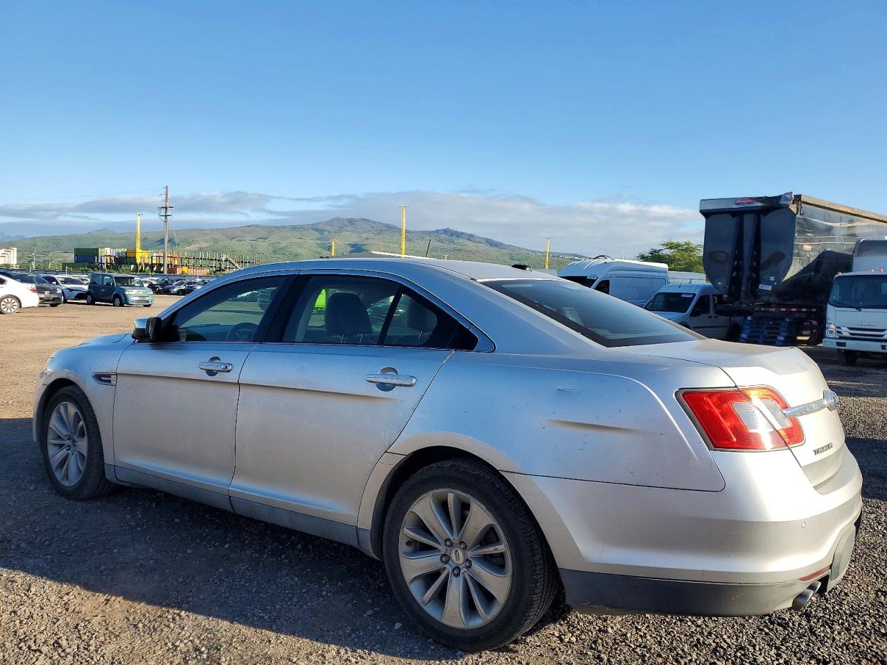 2011 FORD TAURUS LIMITED photo 2