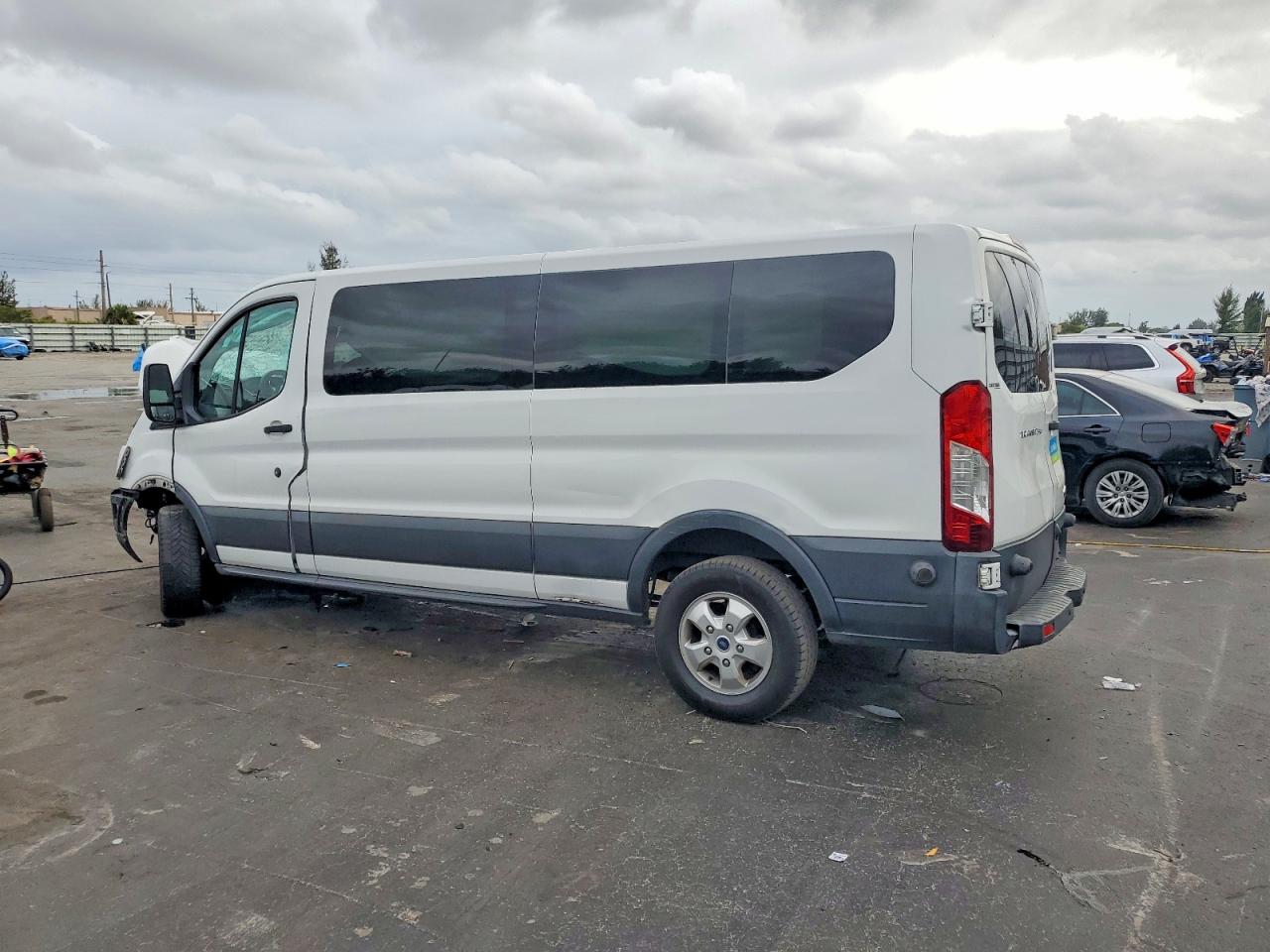 2017 FORD TRANSIT T-350 photo 2