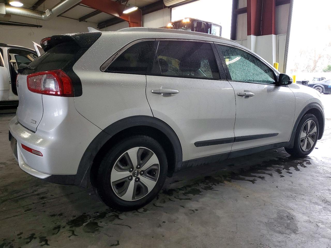 2017 KIA NIRO EX photo 3