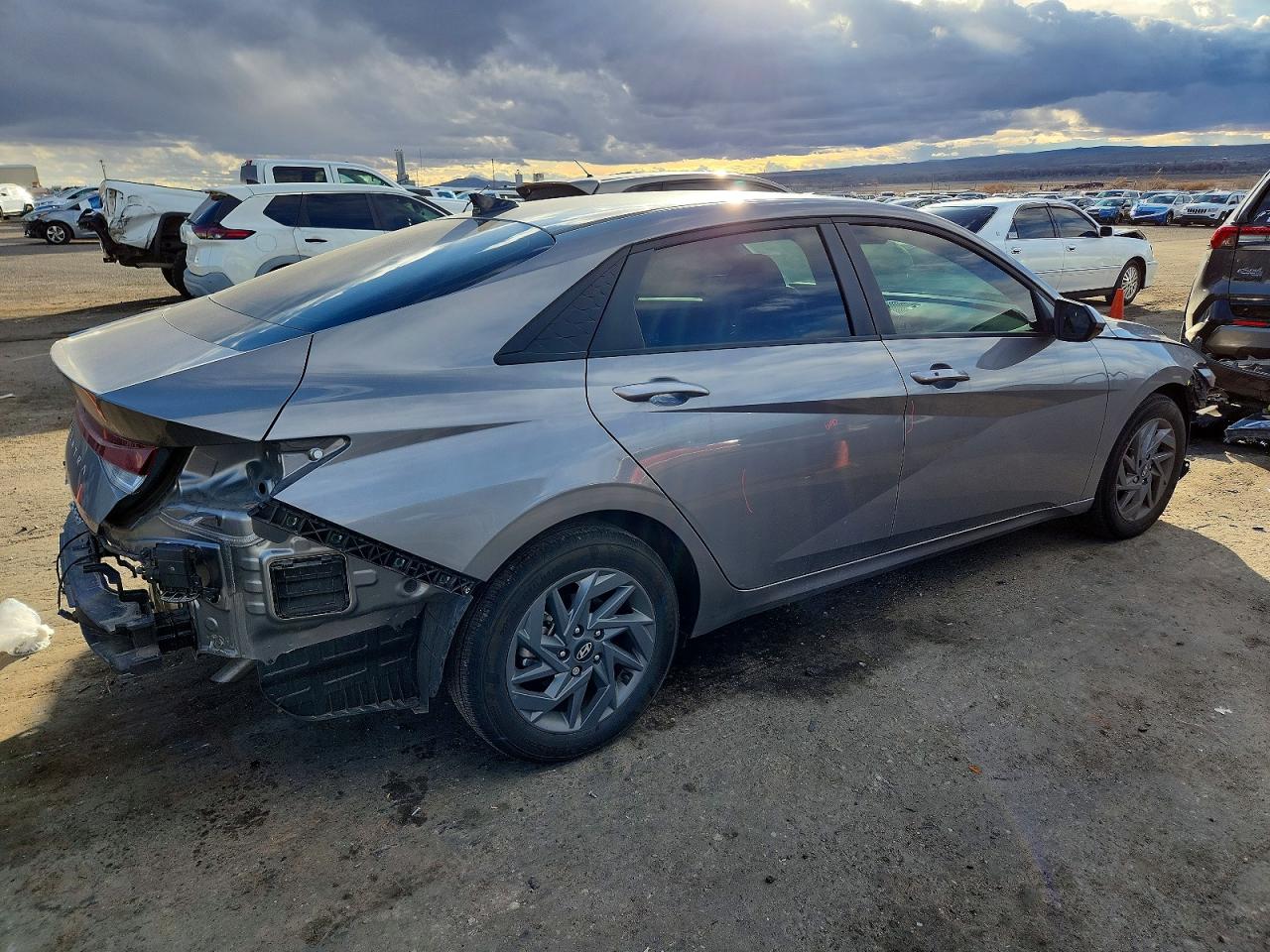 2024 HYUNDAI ELANTRA SEL photo 3
