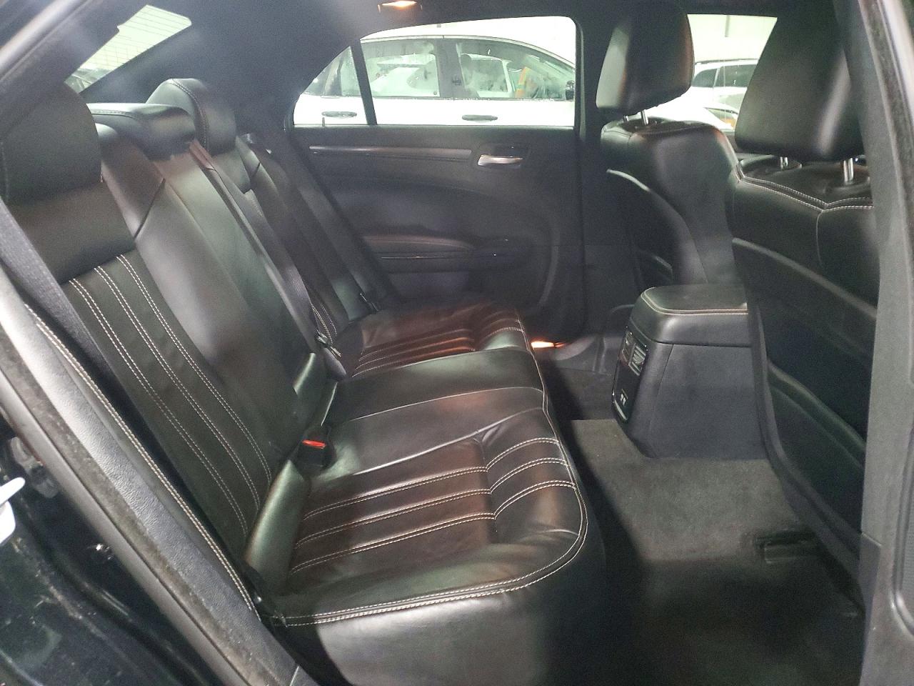 2016 CHRYSLER 300 S photo 10