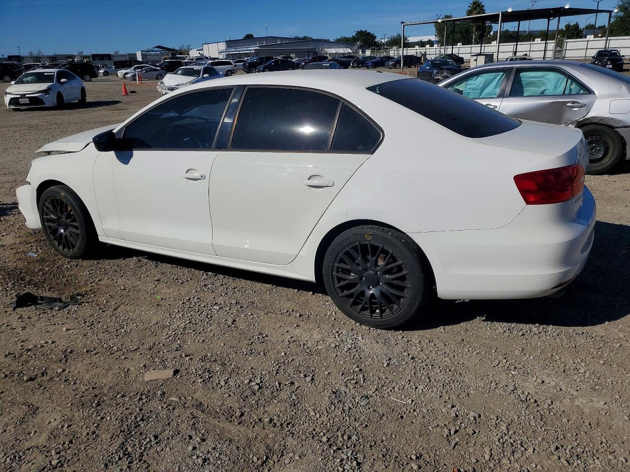 2013 VOLKSWAGEN JETTA BASE photo 2