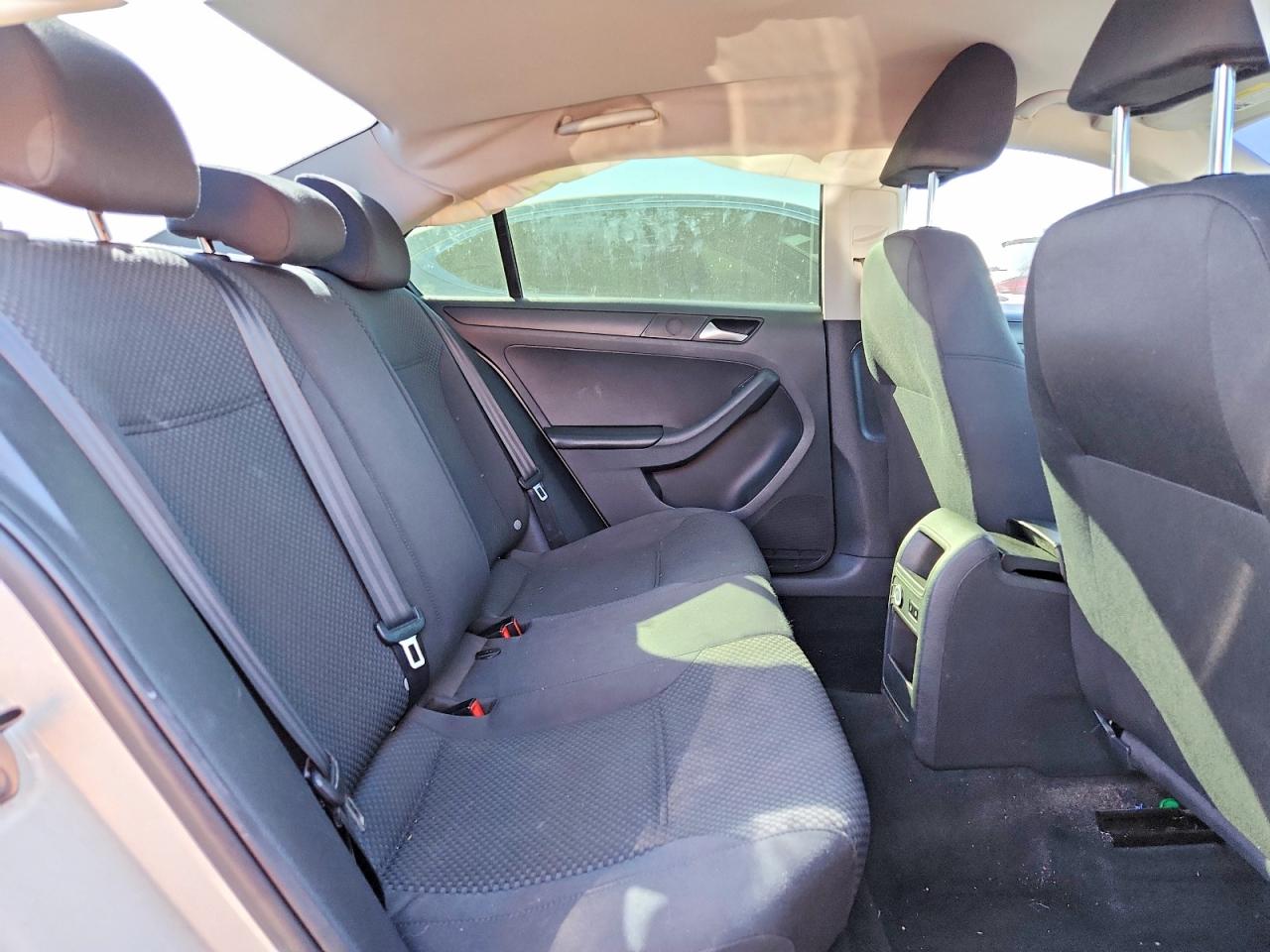 2013 VOLKSWAGEN JETTA BASE photo 10