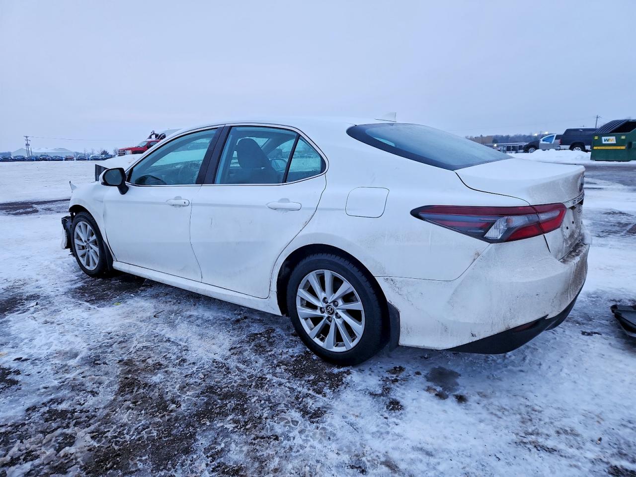 2022 TOYOTA CAMRY LE photo 2