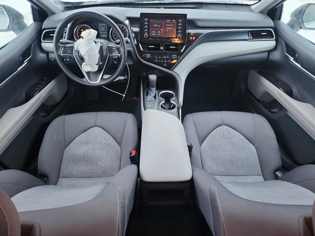 2022 TOYOTA CAMRY LE photo 8