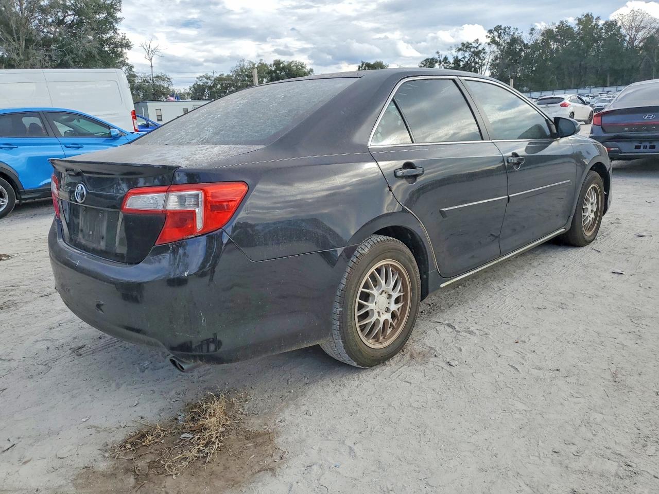 2014 TOYOTA CAMRY L photo 3