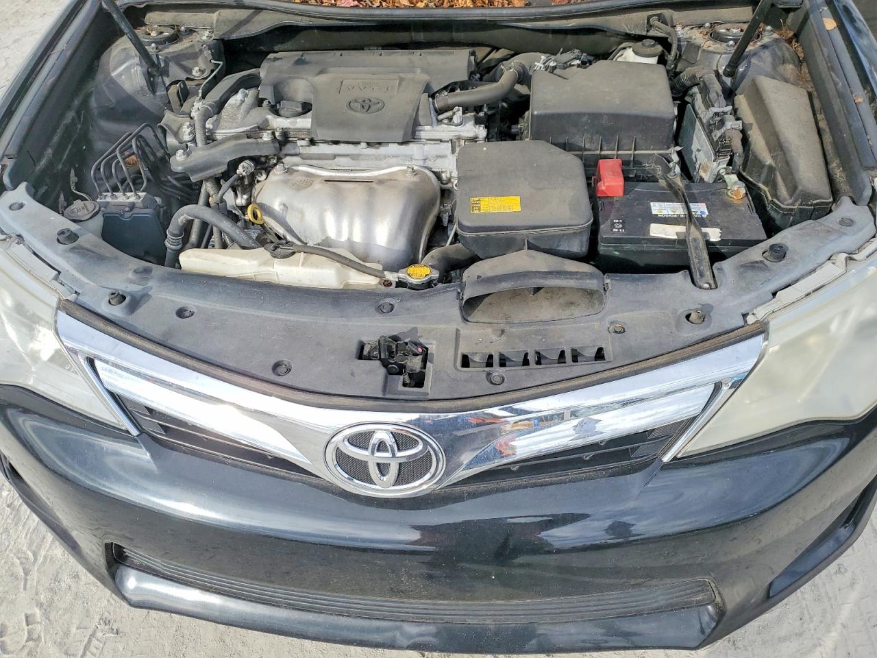 2014 TOYOTA CAMRY L photo 11